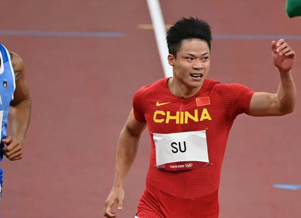 大五年前，影片预算削减一半，从1亿8000万美元被砍至9000万美元，片方为适应投资额也开始调整制作班底，那时候他们锁定了曾拍摄过《孤儿》、《不明身份》等片的西班牙佐米;希尔拉